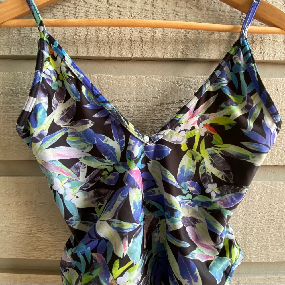 SOLD | ASOS 90s One Piece Floral/Jungle Swimsuit - Picture 4 of 7